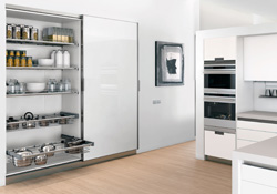 Rekker presenta el nuevo sistema coplanar eléctrico para puertas correderas  