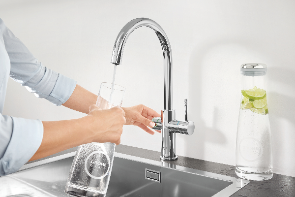 grohe-blue-professional-puede-producir-hasta-quince-litros-de-agua-carbonatada-por-hora