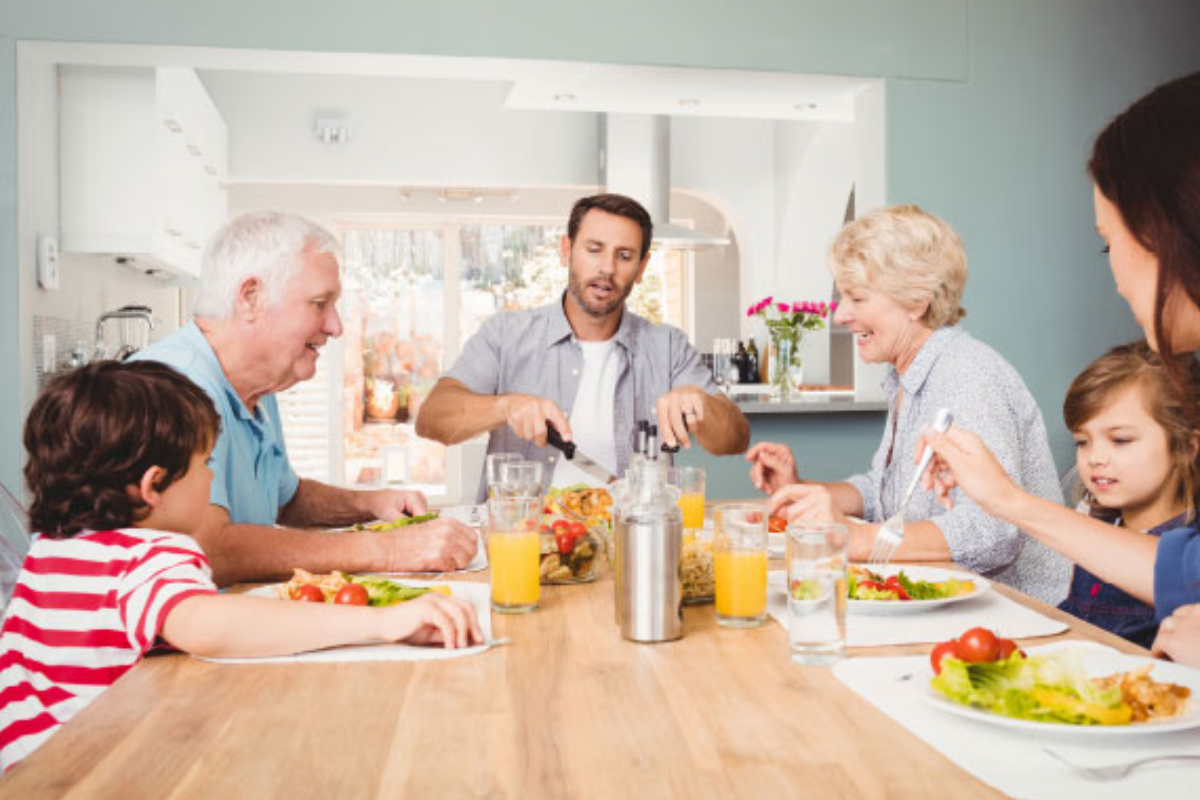 las mesas y sillas se erigen como protagonistas absolutos de la cocina las mesas y sillas se erigen como protagonistas absolutos de la cocina