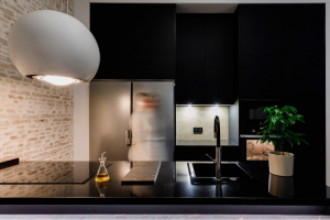 Una cocina multifuncional para vivir de noche con Pino | IM Cocinas y Baños Una cocina multifuncional para vivir de noche con Pino | IM Cocinas y Baños