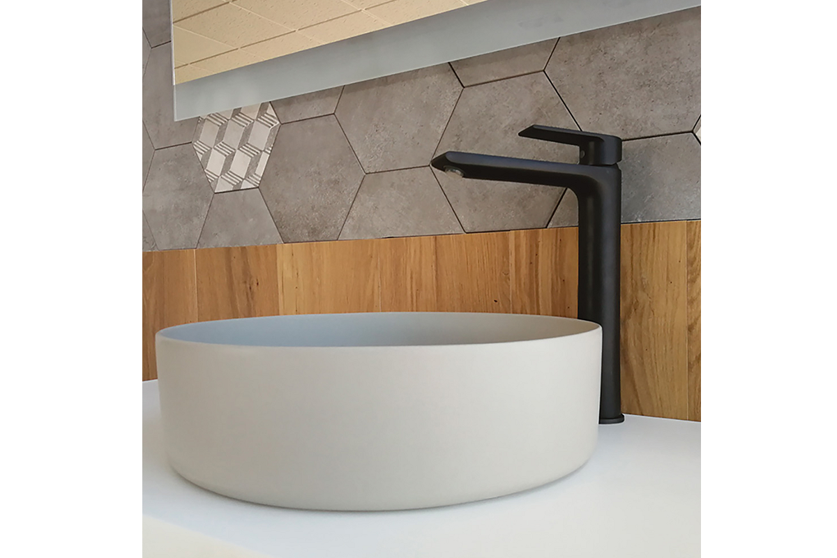 Completa el baño con una grifería de pared – Grifería Clever