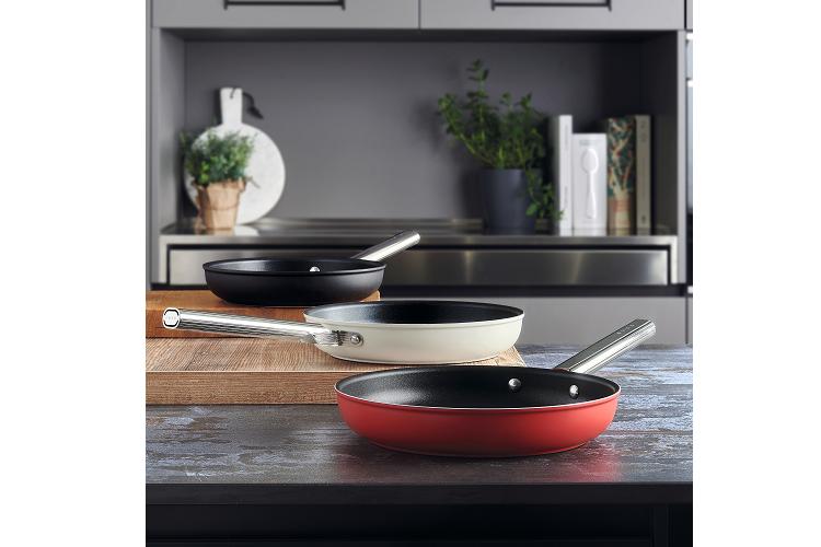 cookware_smeg_completa_25529_20230510062818.png (750×500)