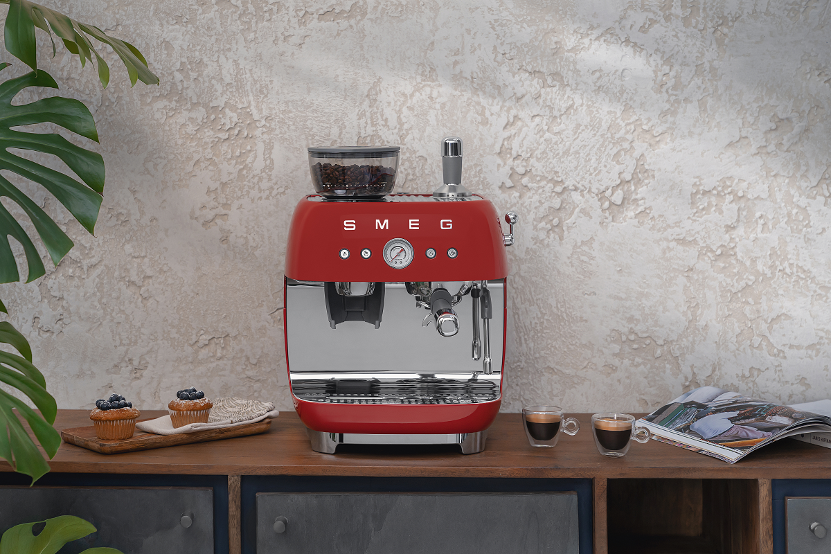 Dos cápsulas Nespresso en un café: la sorprendente cafetera de LG que  parece una nave espacial